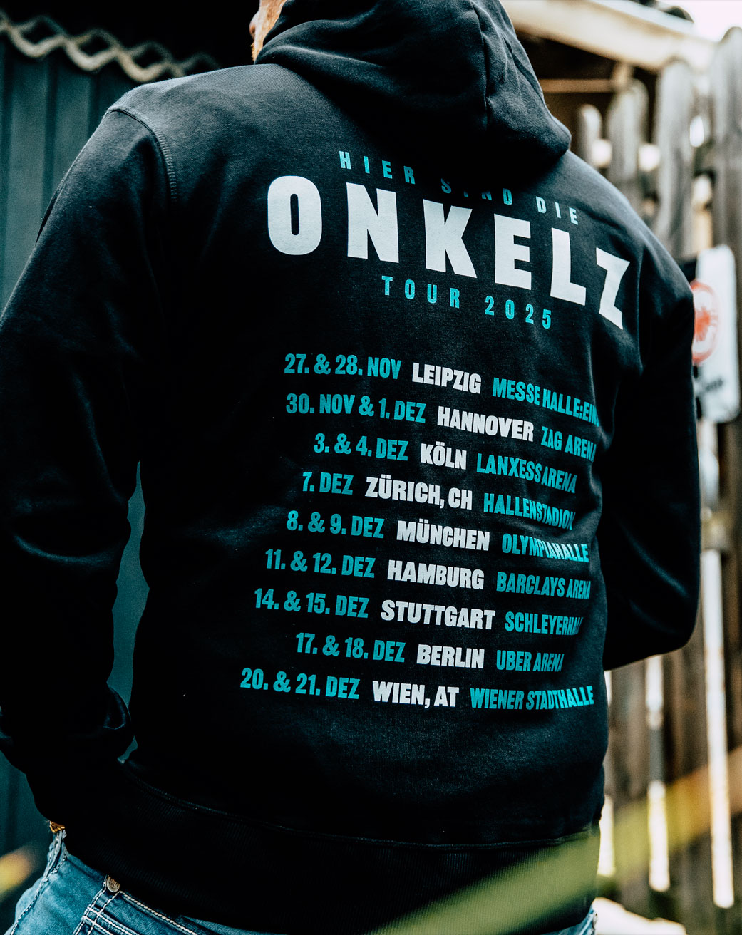 Tourhoodie